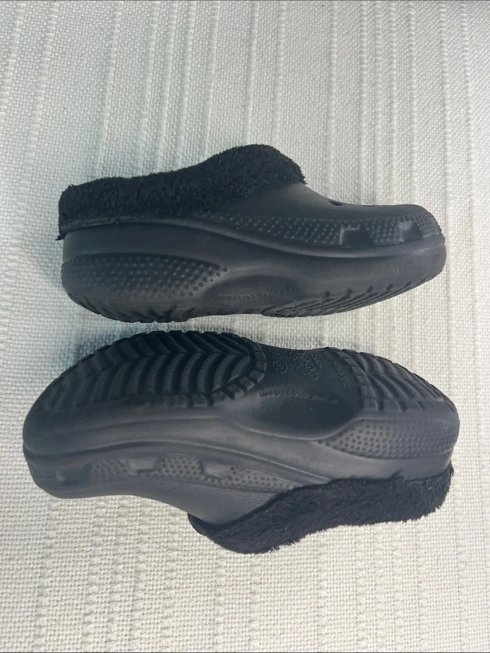 CROCS Kids Fleece-Lined Jibbitz Clog Slip-on Shoes, size XS baby/child 6-7 black